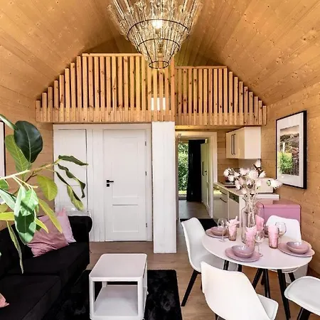 Trzy W Mielnie アパート *